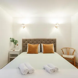 Double With Private Wc In Shared House In Downtown Alloggio in famiglia Lisbona